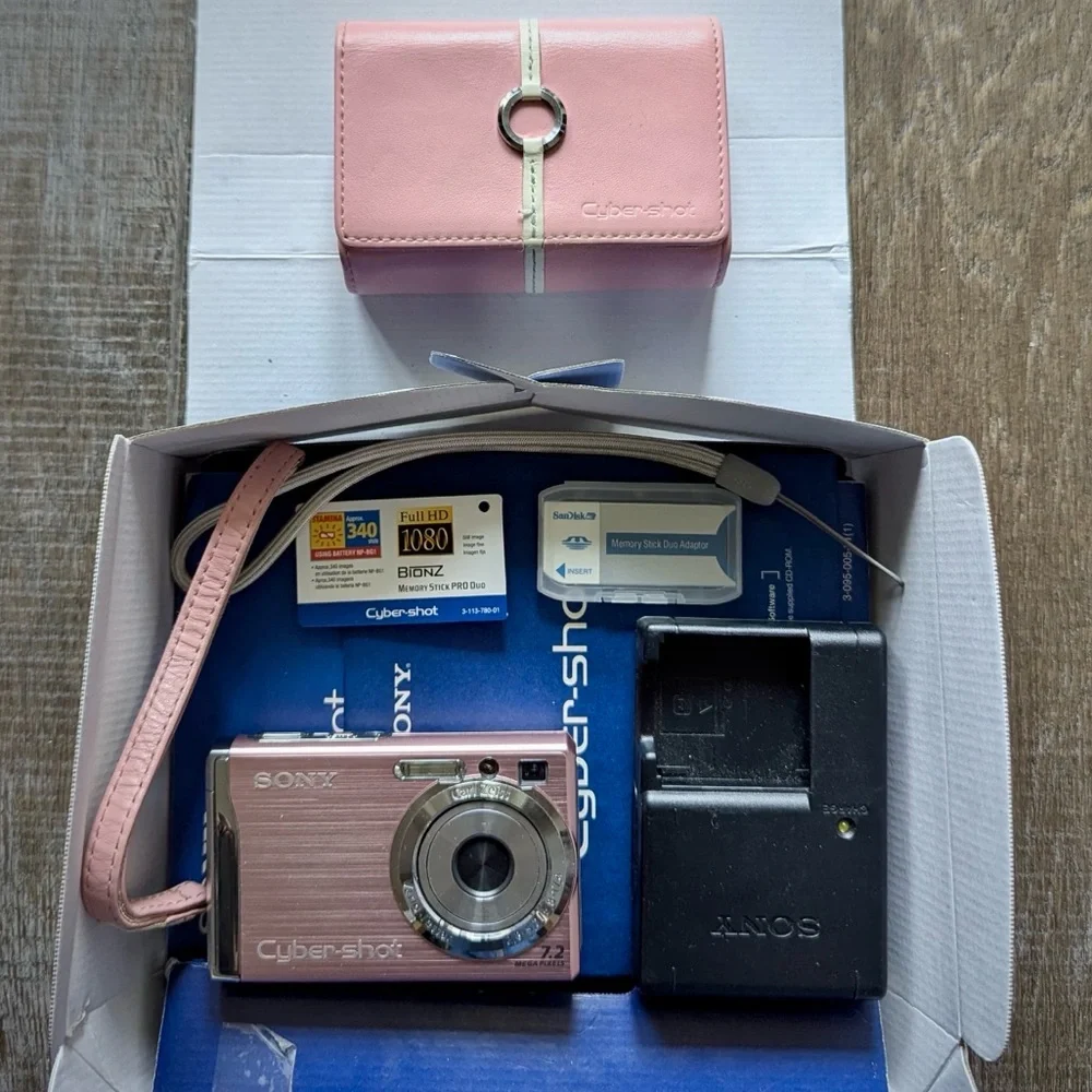 Sony Cyber-shot 7.2MP Digital Camera - Pink | Original Box, Charger, Case - Picture 2 of 10